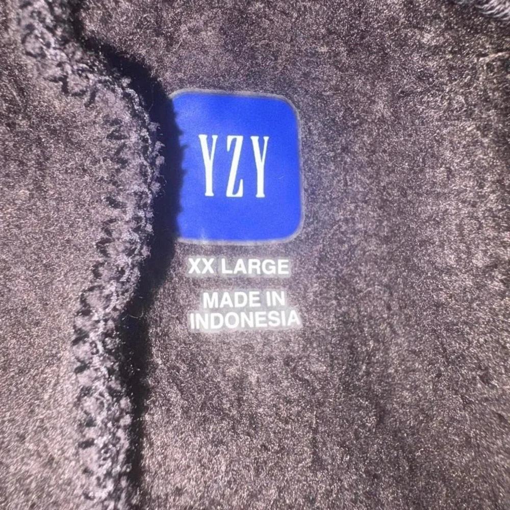 YZY Fleece Joggers Black – Premium Relaxed Fit Sweatpants - Picture 4 of 8